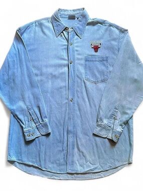 Vintage Chicago Bulls Light Blue Denim Shirt - men’s large